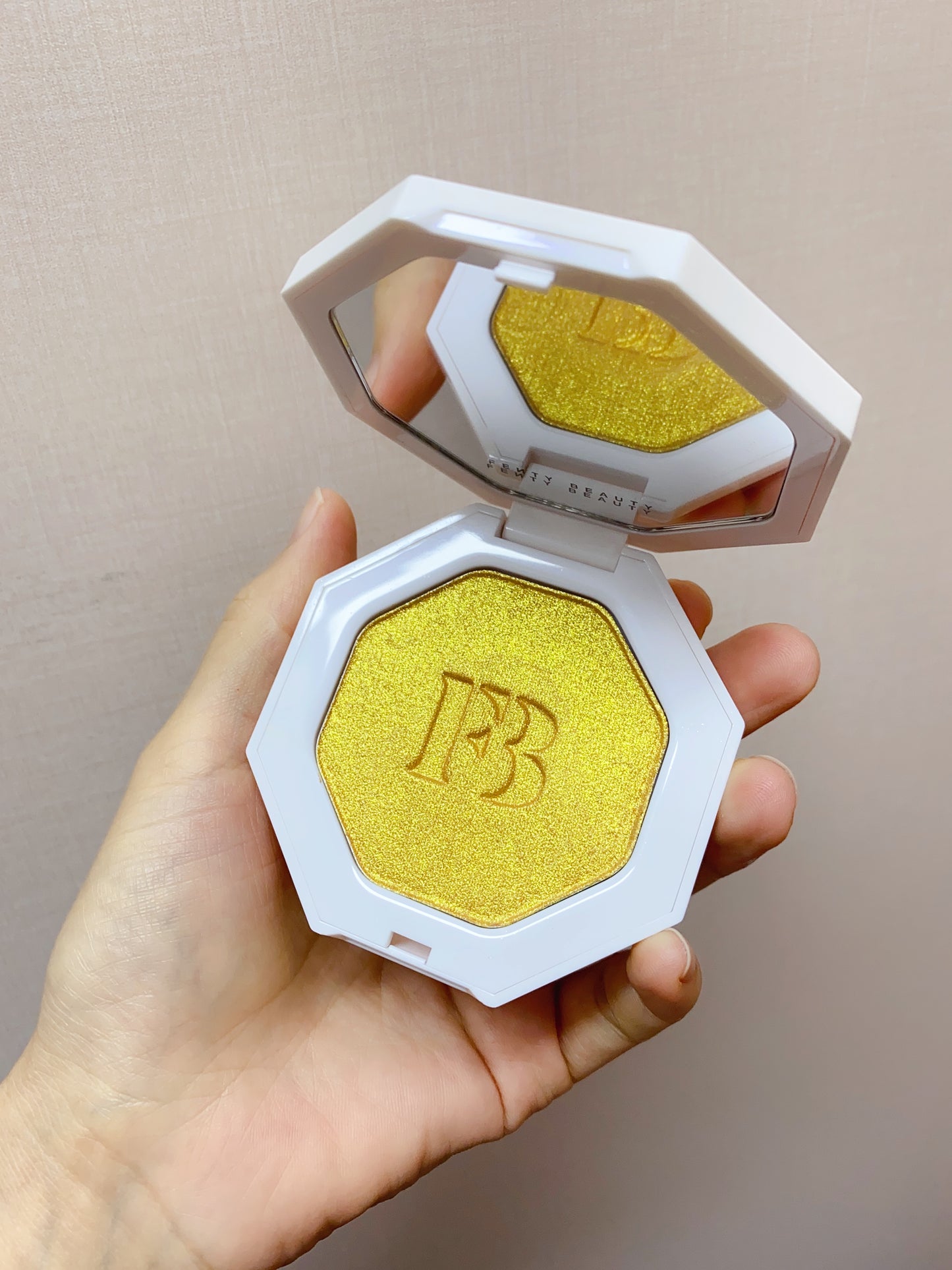 Fenty Beauty Killawatt Freestyle Highlighter #Trophy wife