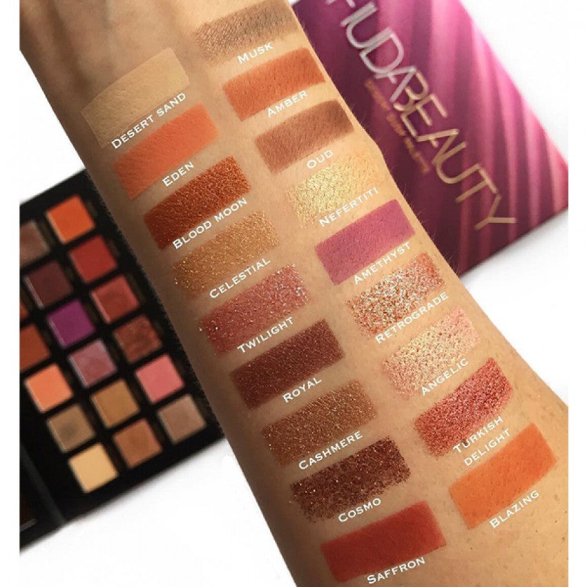 Huda Beauty desert dusk eyeshadow palette
