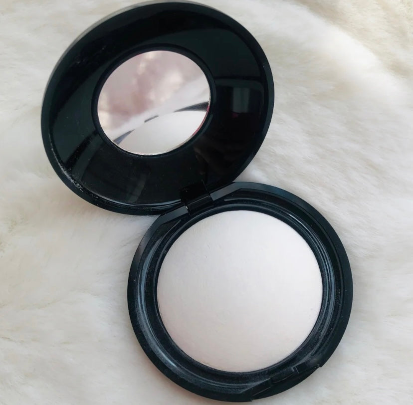 Pat McGrath Skin Fetish: Sublime Perfection Blurring Under-Eye Powder #light