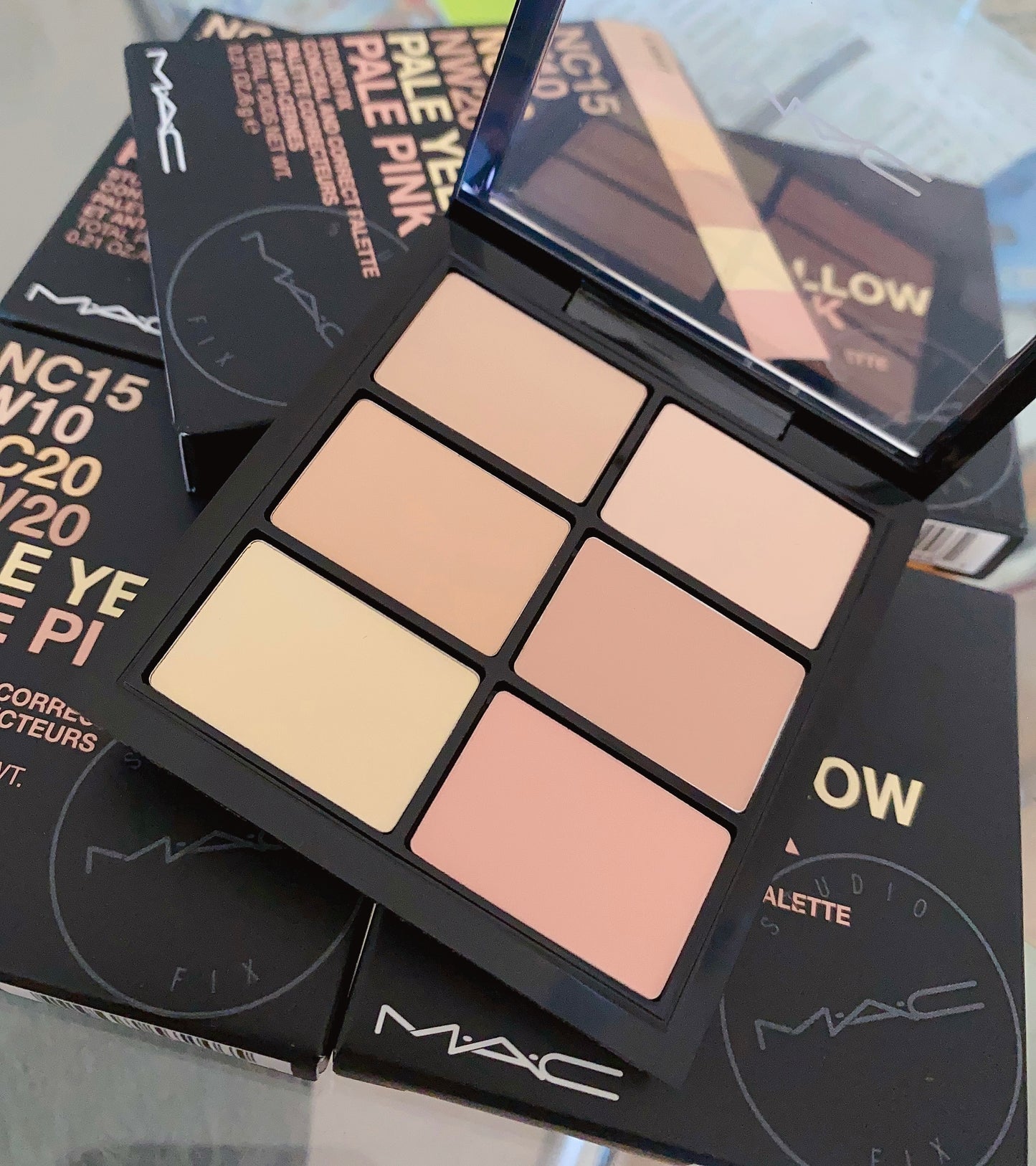 Mac Studio Fix Conceal and Correct Palette #Light