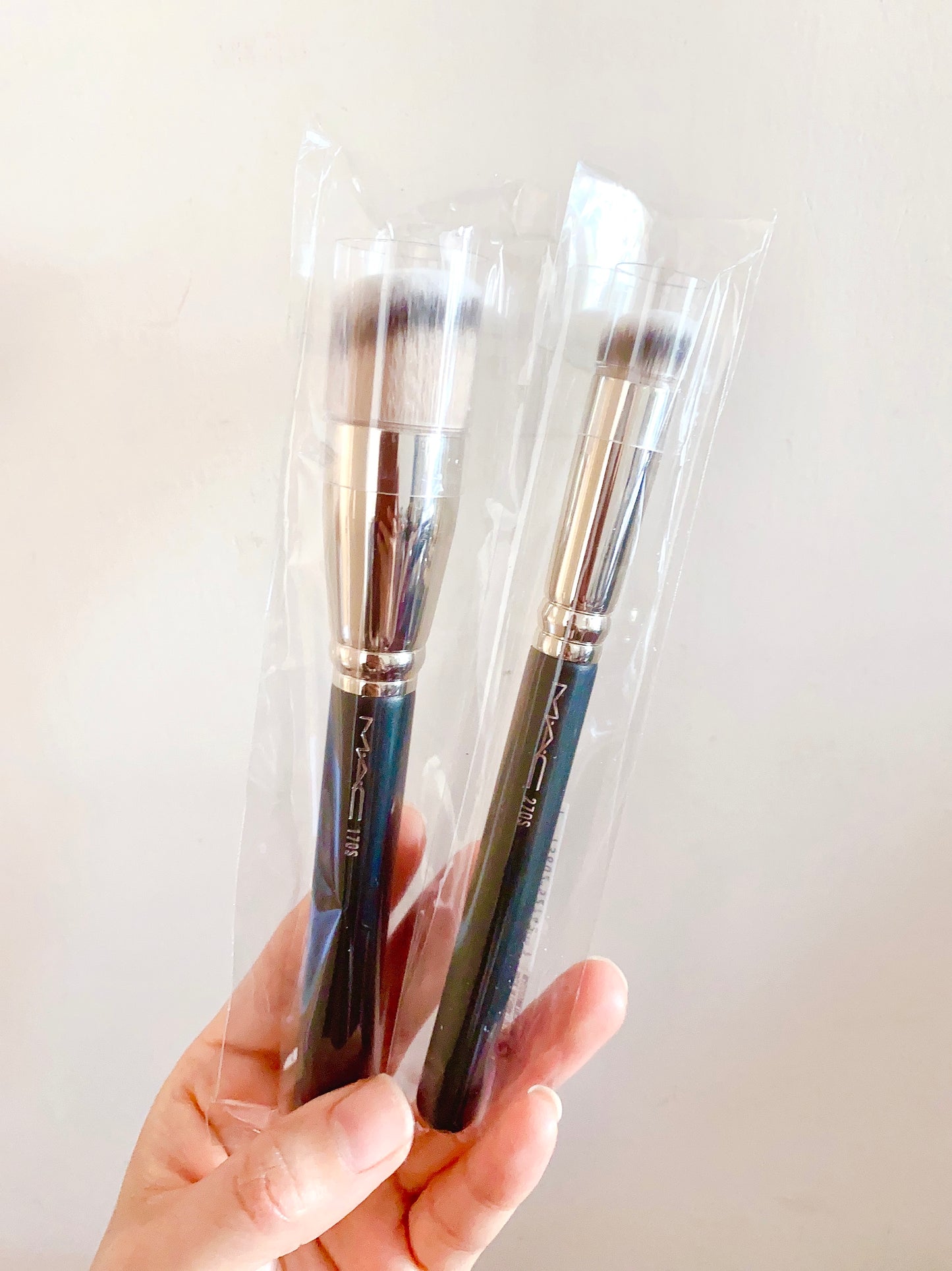 MAC 170 Synthetic Rounded Slant Brush(foundation brush)