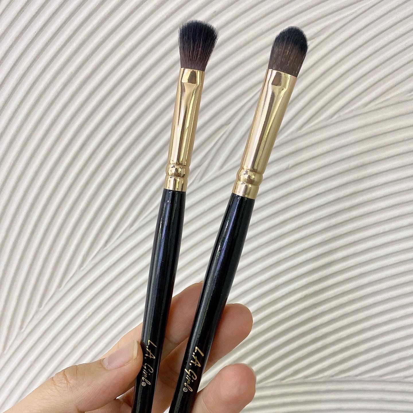 LA girl blending brush