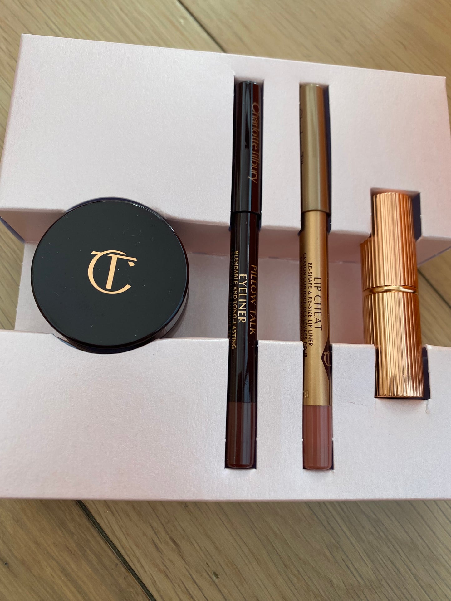 Charlotte Tilbury Pillow talk on the go kit