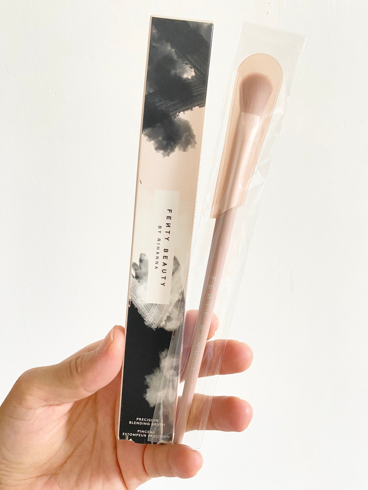 Fenty Beauty 230 Precision Blending Brush 染暈/眼影掃