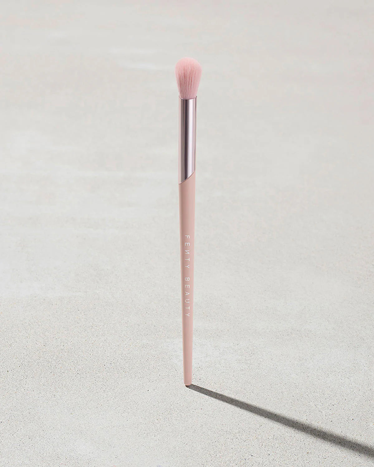 Fenty Beauty 230 Precision Blending Brush 染暈/眼影掃